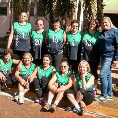 Equipes de vôlei da “melhor idade” participam de festival em Sertãozinho