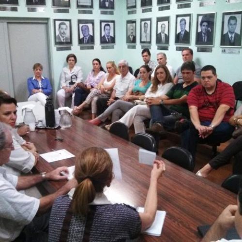 Prefeita se reúne com dentistas para discutir carga horária e atividades no CEO