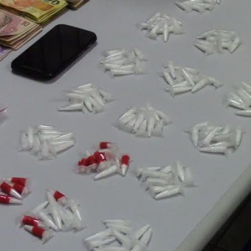 Polícia Civil de Porto Ferreira prende homem por tráfico de drogas e captura procurado da Justiça