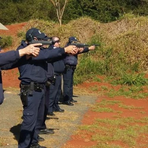 Guardas civis municipais passaram por curso de tiro na cidade de Leme