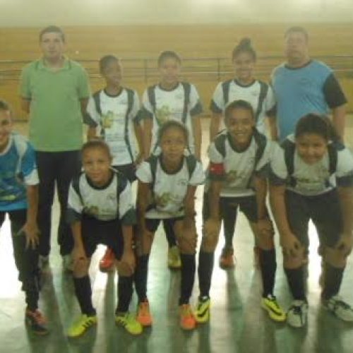 Sub 13 de futsal feminino do Projeto Garoto Nota 10 venceu Santa Rita
