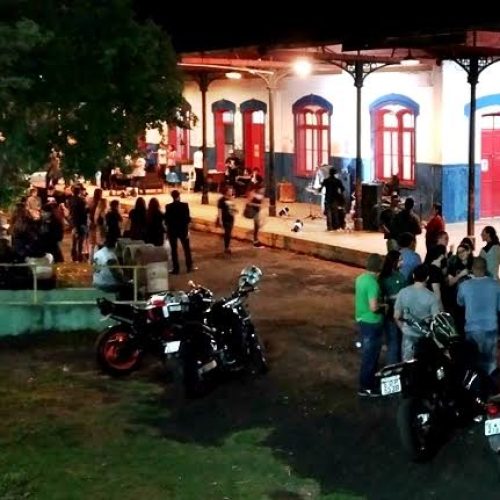 Primeira edição do evento Rock na Estação atraiu cerca de 300 pessoas ao Centro Cultural Fepasa