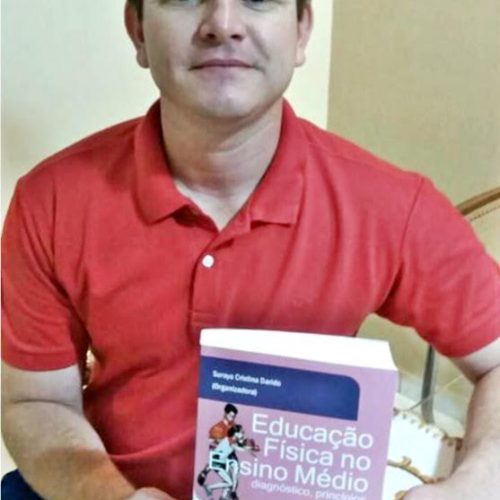 Professor da rede municipal publica capítulos em livro sobre educação física no ensino médio