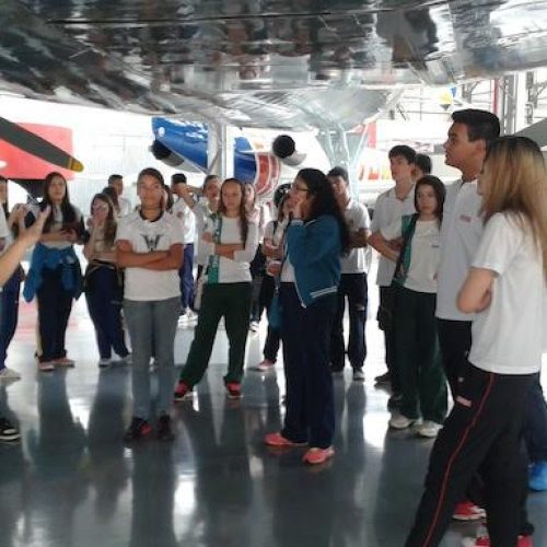 Estudantes de Porto Ferreira visitam EPTV em São Carlos