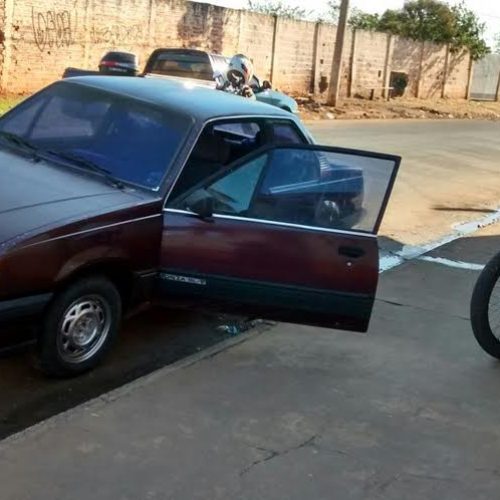 Carro furtado em Descalvado foi localizado no bairro Cristo Redentor; dupla foi detida pela ROCAM