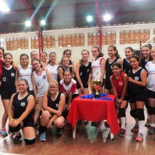 Voleibol: categorias de base participam de festival