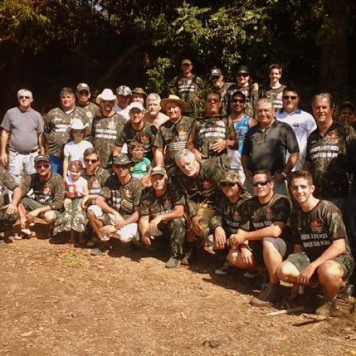 Divisão de Meio Ambiente e canoeiros retiram lixo das margens do rio Mogi