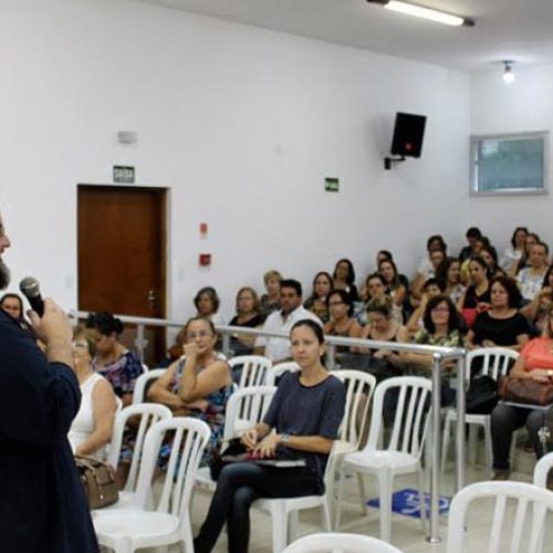 Educadores da rede municipal tiveram ciclo de palestras como atividade de formação continuada