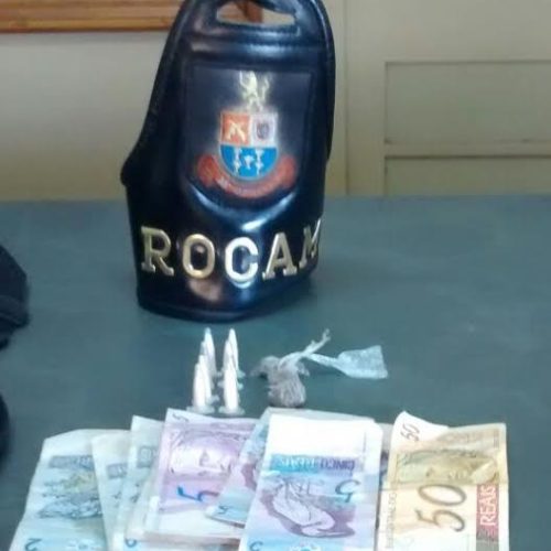 PM prende homem de 21 anos no Paschoal Salzano em flagrante por tráfico de drogas