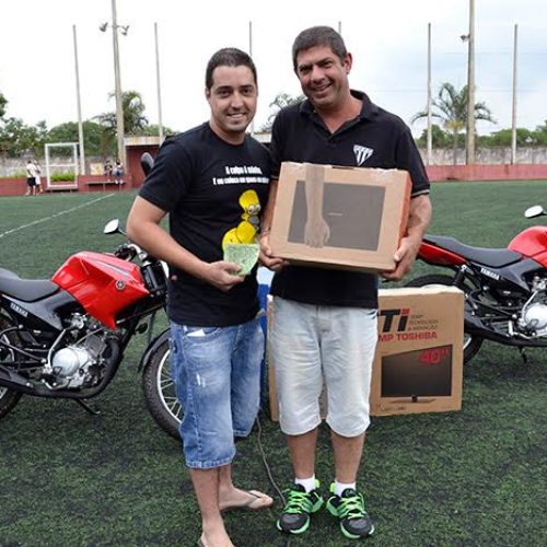 P.F.F.C. realizou Show de Prêmios com a presença de Silvio Santos cover