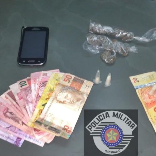 PM flagra tráfico de drogas no bairro Cristo Redentor