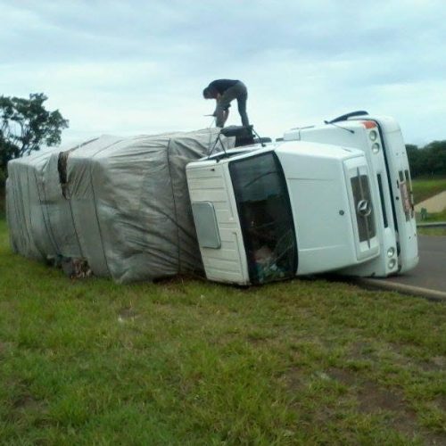 Veículo tomba na Via Syrio Ignatios
