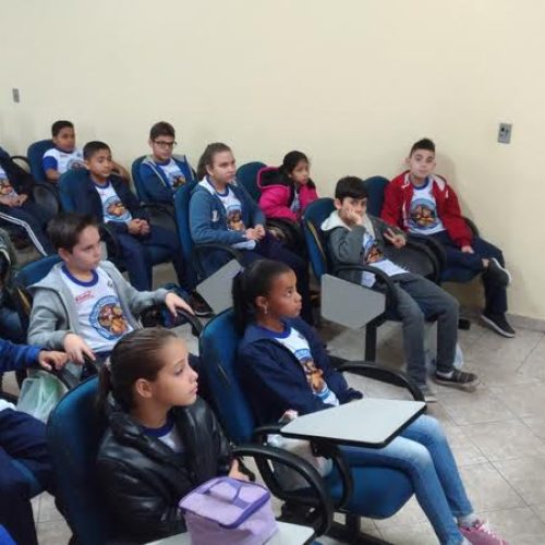 380 alunos do Proerd visitam o Quartel da Polícia Militar de Porto Ferreira