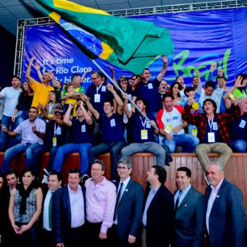 Equipes de balonismo se confraternizam na abertura do Mundial na cidade de Rio Claro – SP