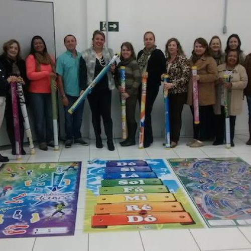 Prefeitura de Porto Ferreira entrega kits educacionais a Emeis e Emefs