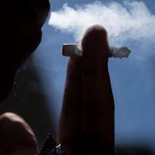 Governo proíbe fumo em locais fechados e veta qualquer propaganda de cigarros