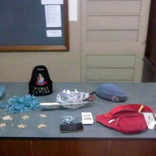 PM prende dois homens por tráfico de drogas no Cristo Redentor e apreende 226 pedras de crack