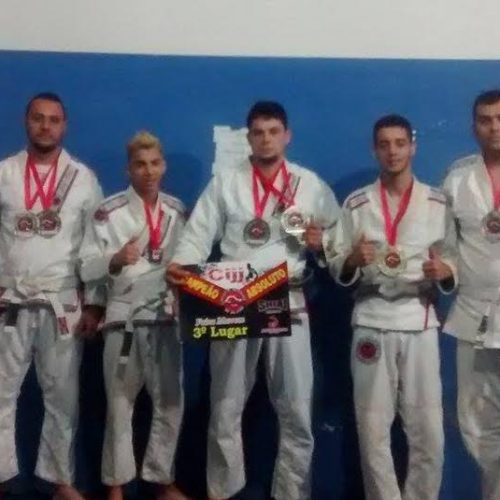 Lutadores de Porto Ferreira participaram do Circuito Interior de Jiu-jitsu, em São Carlos