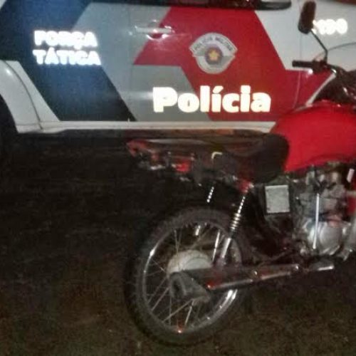 Denúncia leva PM de Porto Ferreira a localizar em casa no bairro Cristo Redentor uma moto furtada
