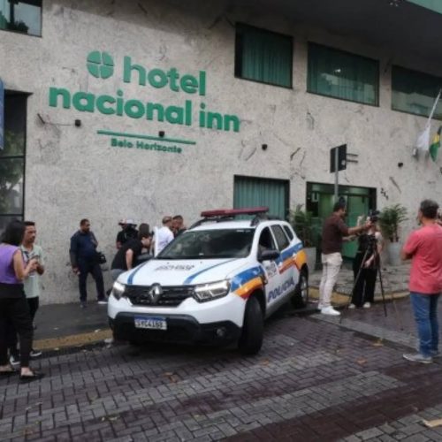Mãe joga filha do 10º andar de hotel e se atira em seguida; mãe e filha morreram instantaneamente com a queda