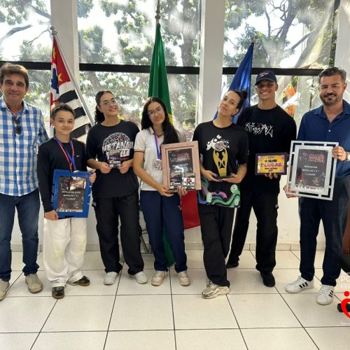 Campeões do ‘breaking’ de Porto Ferreira são homenageados no gabinete