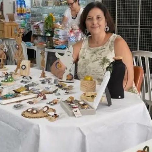 Sebrae Transforma: artesã faz cápsulas de café virarem anéis, brincos e colares