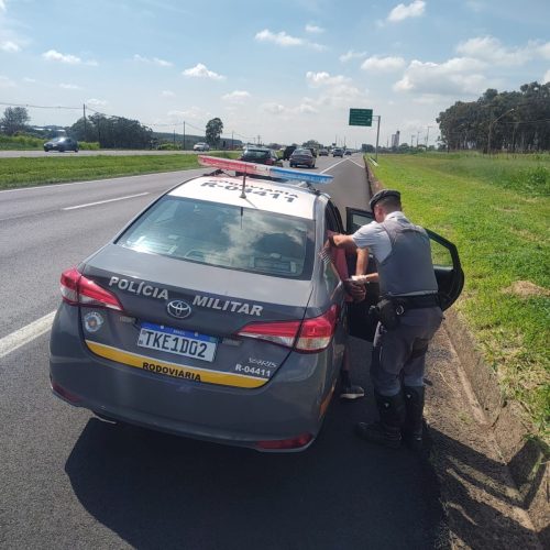Policiamento rodoviário prende homem procurado pela Justiça na Rodovia Anhanguera