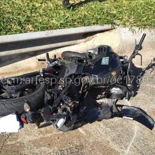 Acidente entre moto e caminhão deixa uma vítima fatal no km 86 da SP-280