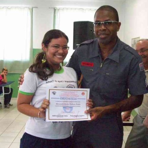 Alunos do Mário Borelli Thomaz participam do Programa Bombeiros nas Escolas