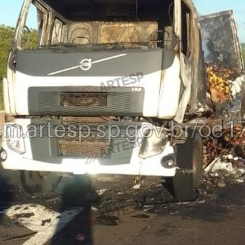 Incêndio atinge caminhão na Washington Luís