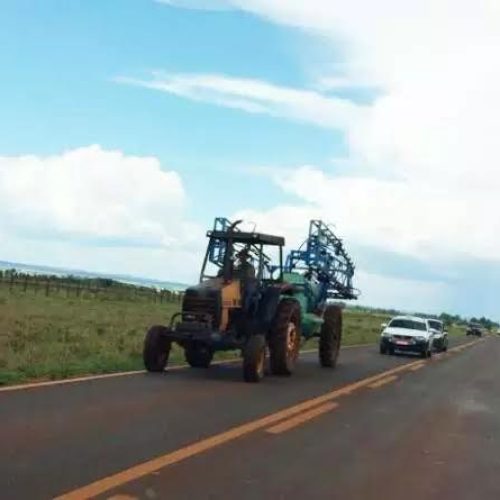 Atenção Motoristas! Contran regulamenta circulação de tratores agrícolas em rodovias