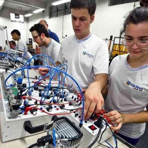 Governo do estado de SP dobra acesso ao ensino técnico integrado na rede estadual