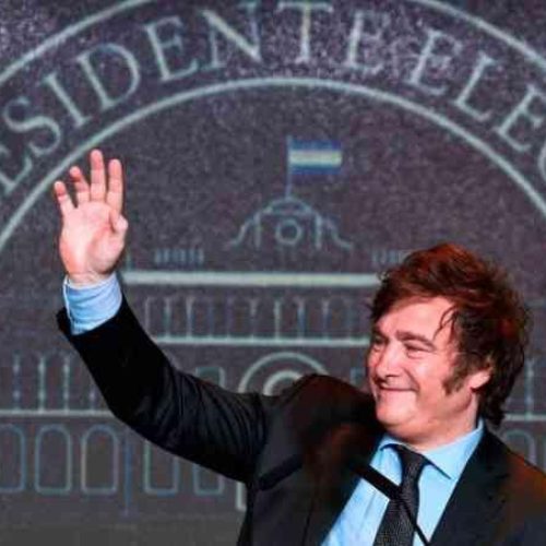 Um ano de Milei na Argentina: queda da inflação, superávits fiscais; pobreza atinge 53% da população