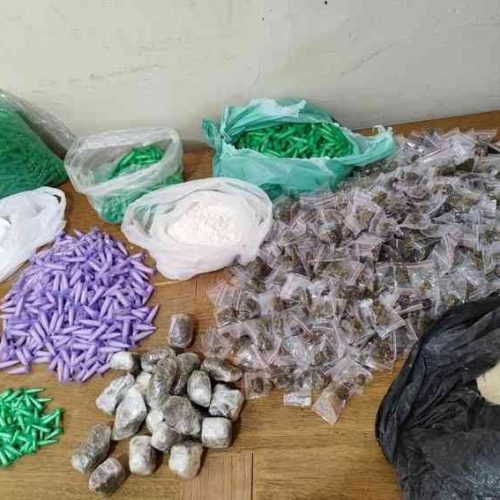 Polícias Civil e Militar de Porto Ferreira prenderam um homem em flagrante por tráfico de drogas