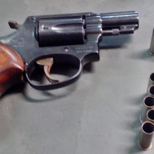Homem de 21 anos é preso por disparo de arma de fogo outro de 39 anos