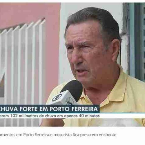Porto Ferreira: motorista preso em carro no meio de enchente salvo por 5 jovens faz agradecimento