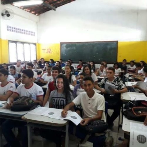 Carga excessiva dos docentes da educação básica no Brasil prejudica a qualidade do ensino