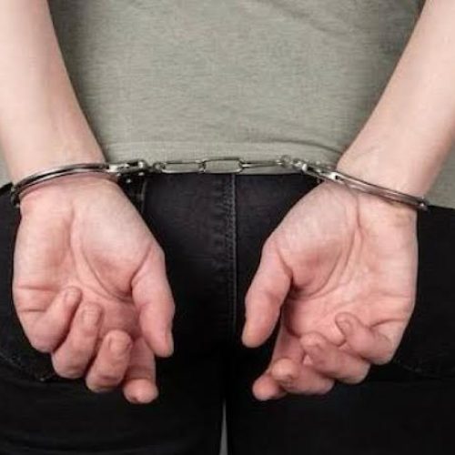 Polícia Militar de Porto Ferreira realizou ontem a prisão de uma mulher procurada pela Justiça