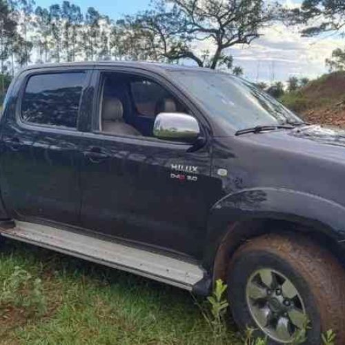 Políciais Militares de Porto Ferreira recuperam caminhonete Toyota Hilux roubada no município