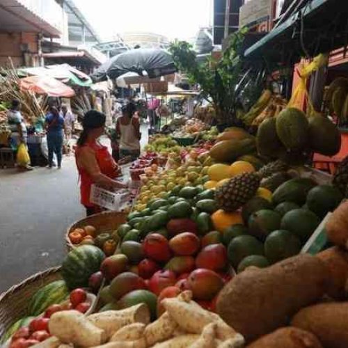 Economia & Consumo: Confiança do consumidor do Brasil tem máxima em mais de 10 anos em novembro