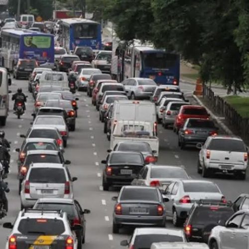 Vendas de automóveis e comerciais leves cresceram 14,02% no ano de 2024; diz Fenabrave
