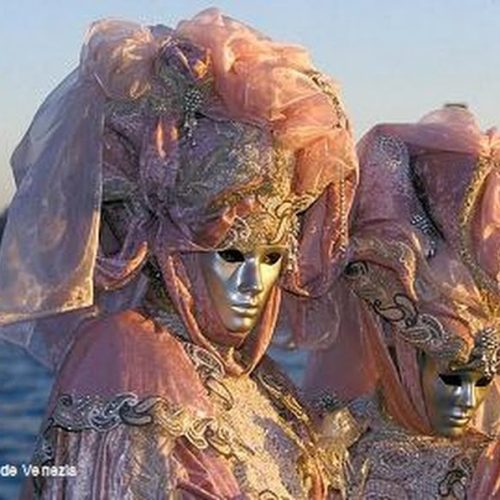 Apresentação de Máscaras da Fazenda Cresciumal é a atração da terça de Carnaval