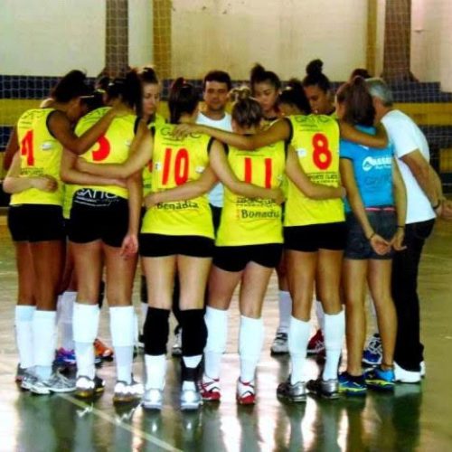 Vôlei: equipe adulta da Asser/DEL vence mais uma e segue invicta