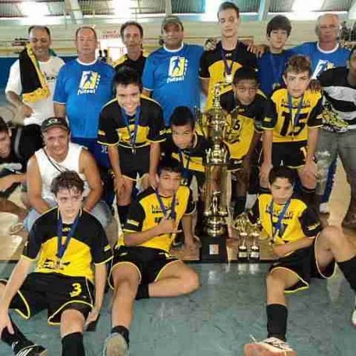 Escolinha de Futebol Menor da MarGirius joga em São Carlos pela Copa Sesi 2012