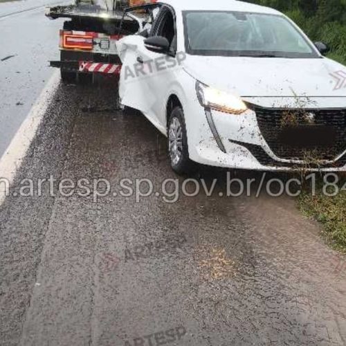 Motorista morre após colisão com guincho na SP-127