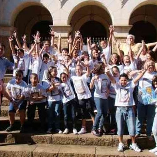 Alunos de Escola Municipal apresentam livro editado pelo Ministério da Educação