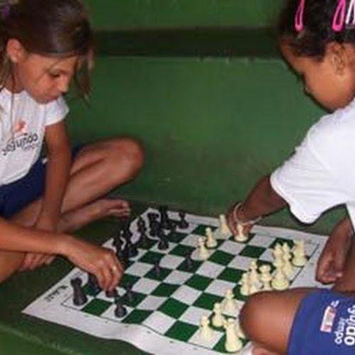Segundo Tempo adota a prática do xadrez para aprimorar o rendimento escolar