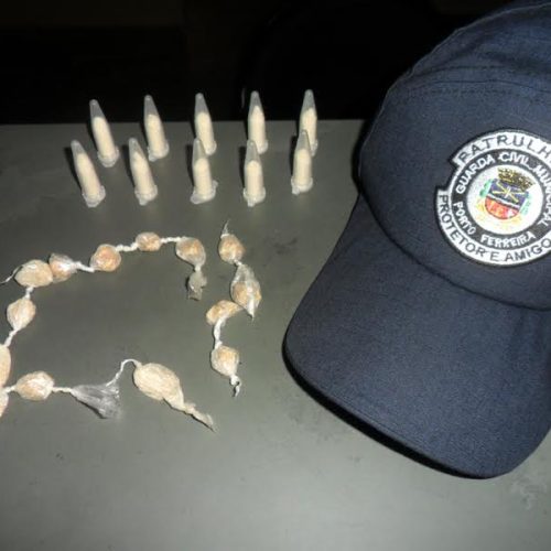 GCM encontra 10 pinos com cocaína e 14 pedras de crack com adolescente de 13 anos na Vila Maria