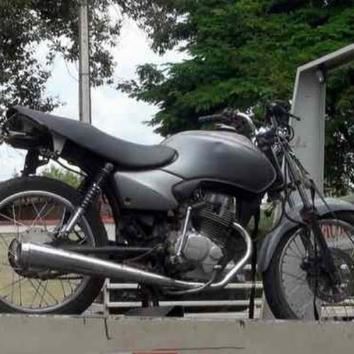 Moto sem identificação é recolhida pela PM