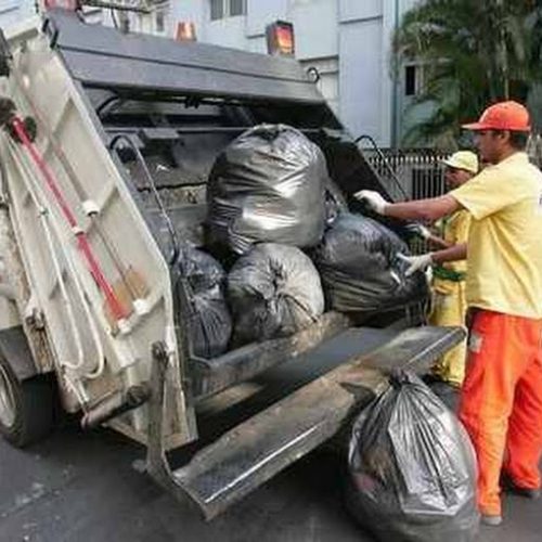 Vereador Rômulo Rippa questiona contrato com empresa para coleta de lixo